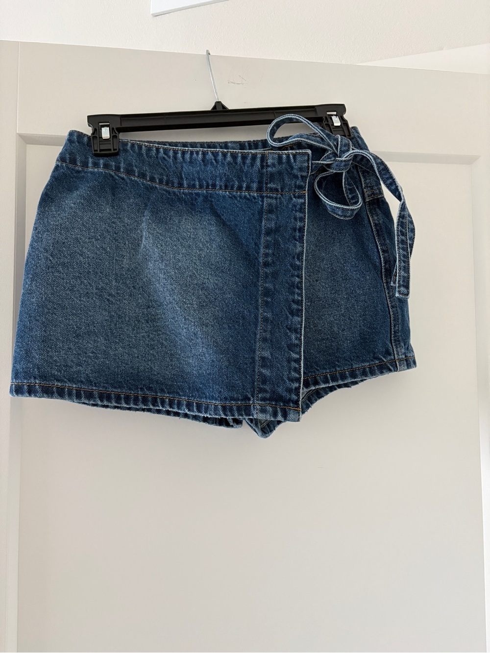 NWOT Altar'd State Blue Denim Wrap Mini Skirt with Side Tie size XS - Picture 3 of 4